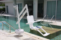Accessible pool hoist